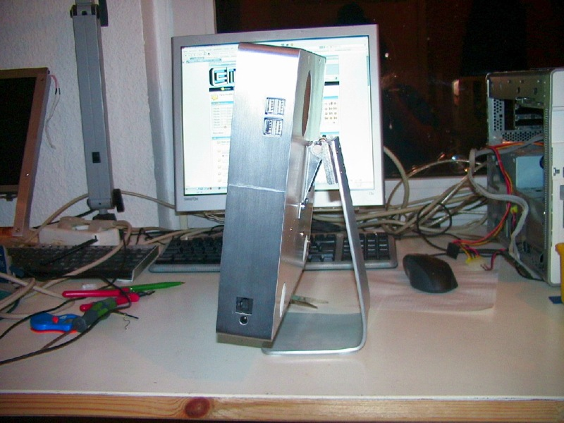 Illustration for article titled Mini iMac Mod Wants to Be a Real Mac When it Grows Up